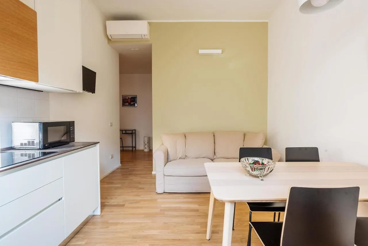 Spacious & Comfortable Apartment In Duomo By Easylife Milan Italy