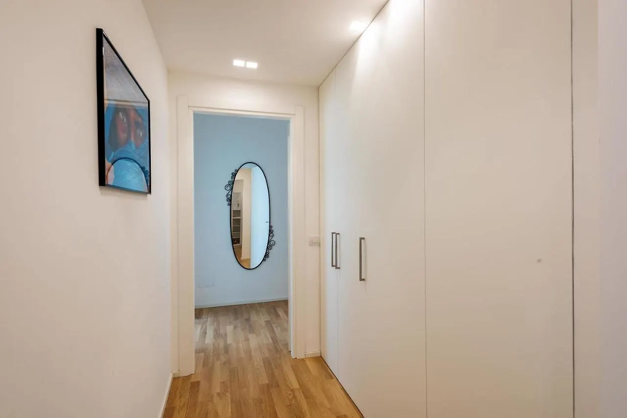 Spacious & Comfortable Apartment In Duomo By Easylife Milan