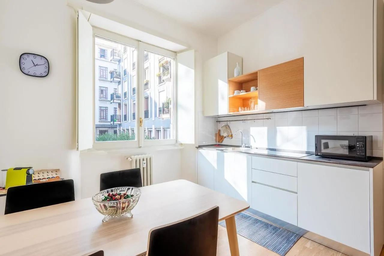 Spacious & Comfortable Apartment In Duomo By Easylife Milan Italy